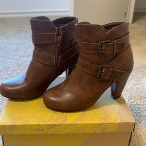 Madden girl brown heeled boots, size 7
